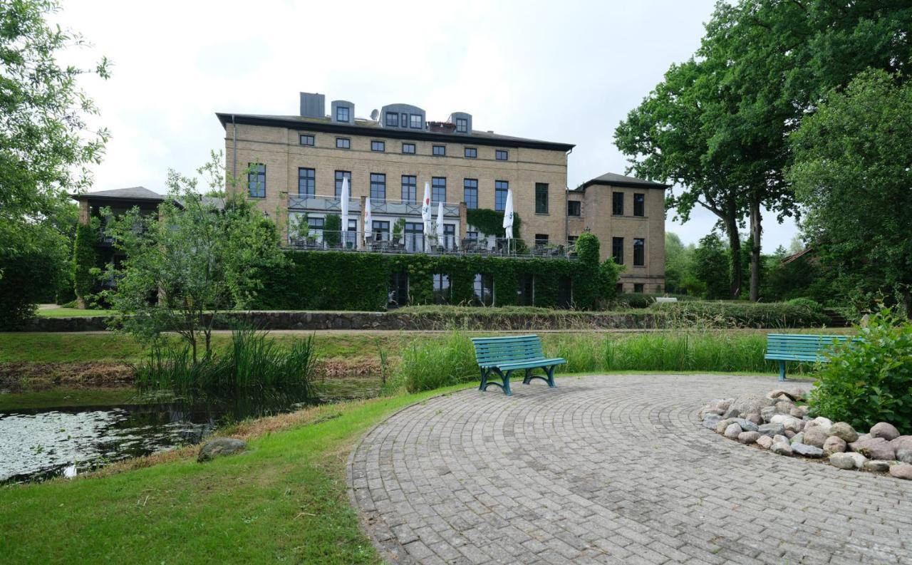 Gutshaus Redewisch Hotel & Restaurant Boltenhagen  Exteriör bild